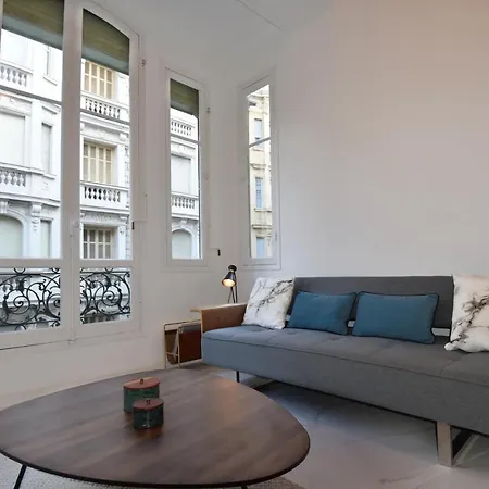 Signature Meyerbeer Apartment *